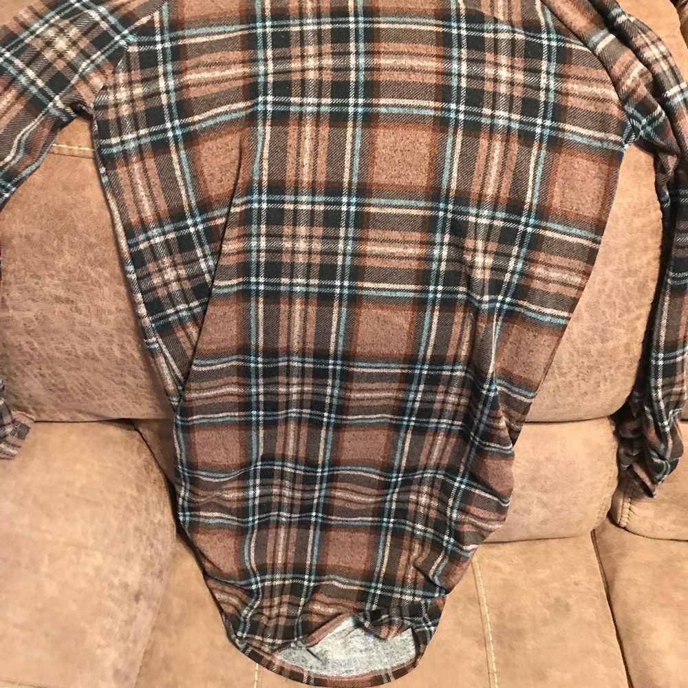 Long sleeved scrunched shirt size Large